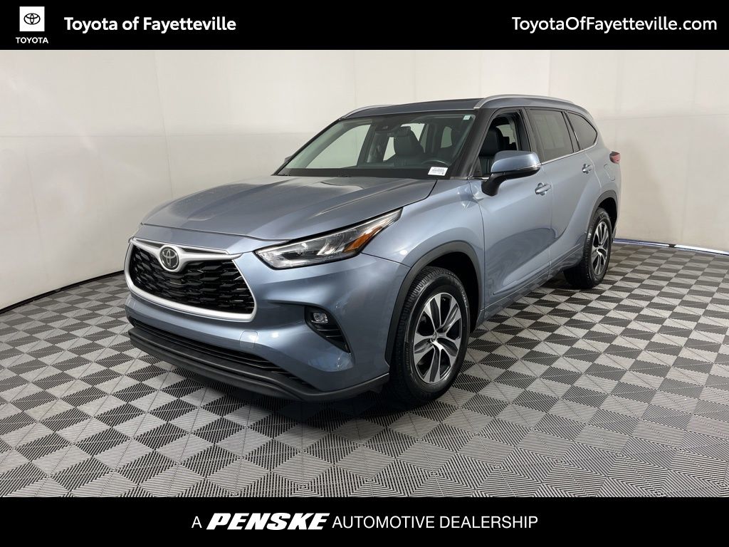 2020 Toyota Highlander XLE -
                Fayetteville, AR