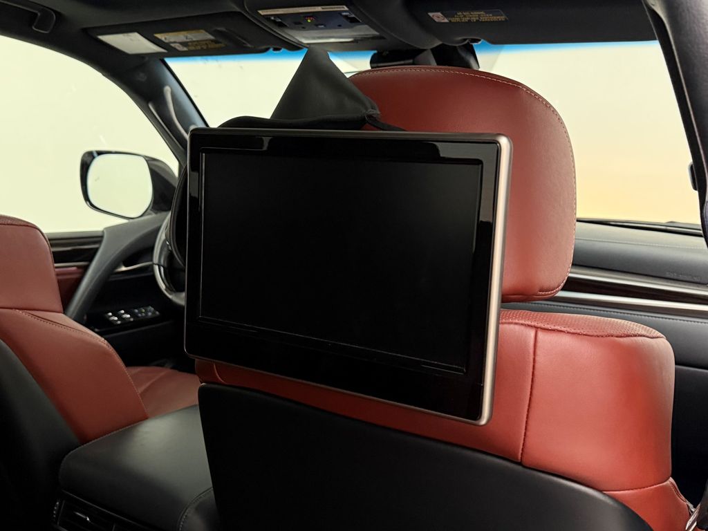 Thumbnail: 2021 Lexus LX - 30