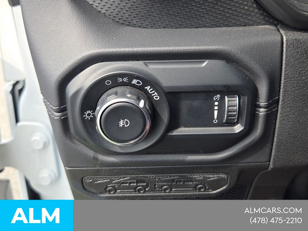 Used 2025 White Jeep Rubicon image 29