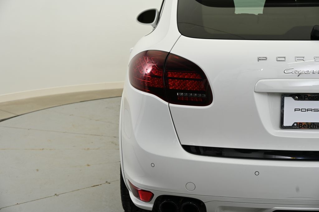 2013 Porsche Cayenne GTS 13