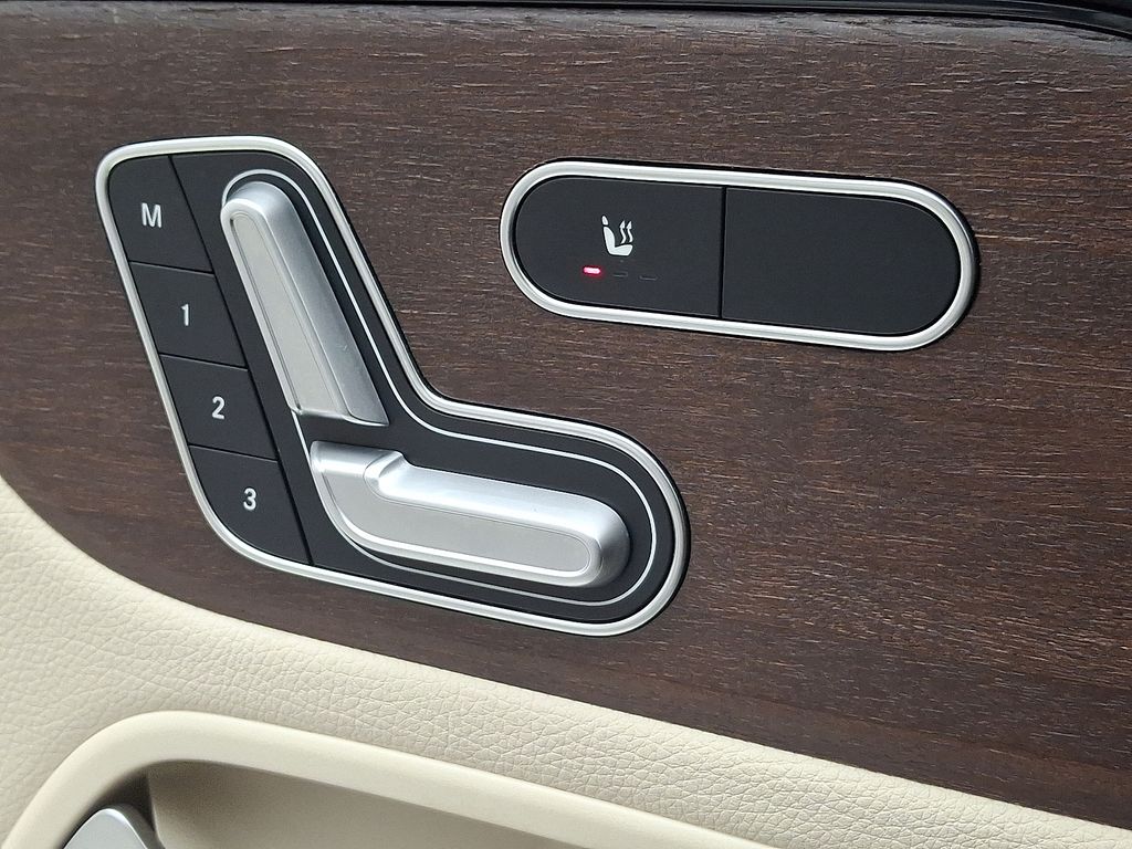 Thumbnail: 2020 Mercedes-Benz GLB - 25