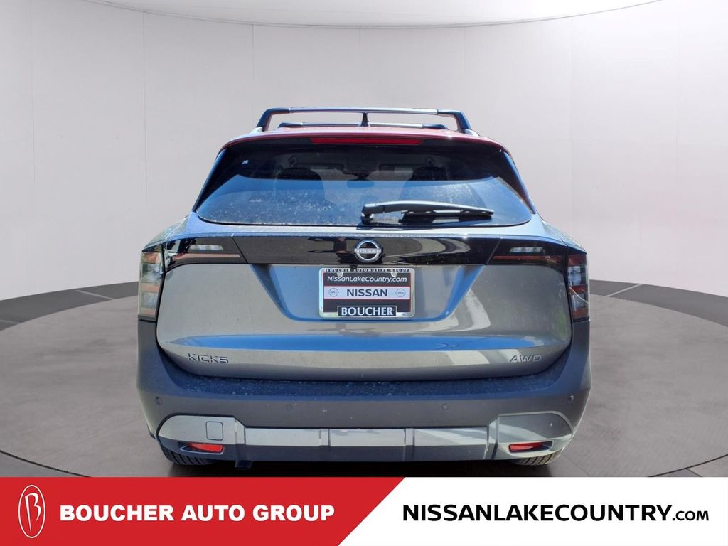 New 2026 Gun Metallic / Scarlet Ember Tintcoat Two-tone Nissan SV image 4