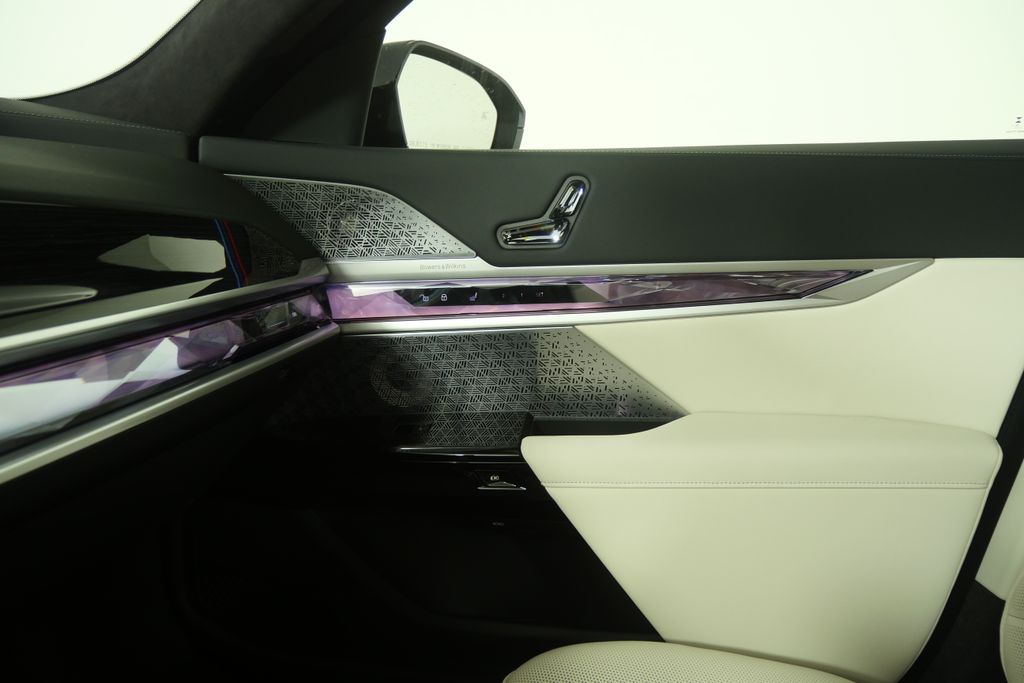 Thumbnail: 2026 BMW i7 - 24