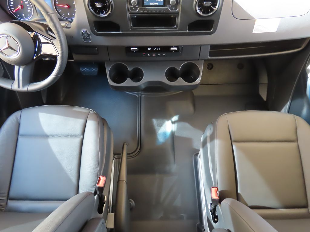 Thumbnail: 2025 Mercedes-Benz Sprinter - 15