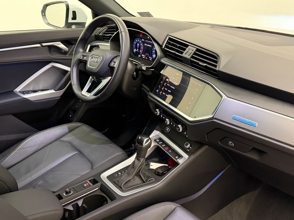 Thumbnail: 2023 Audi Q3 - 10