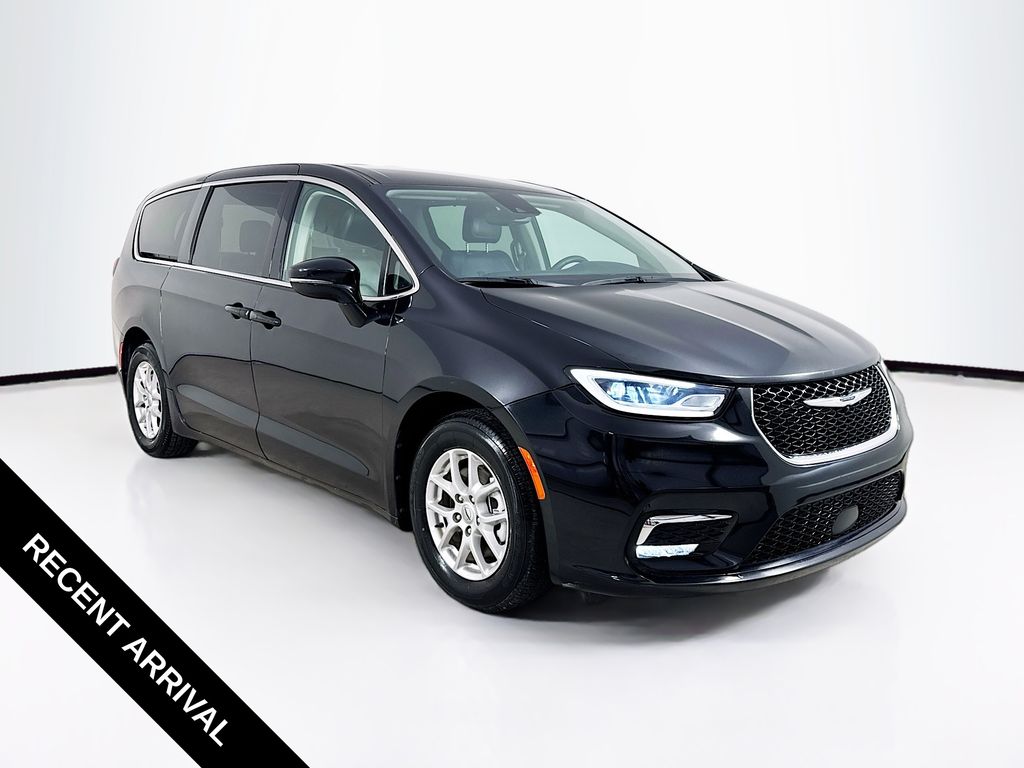 Used Car 2024 Chrysler Pacifica  Touring L For Sale Under $30,000 In Austin, Texas