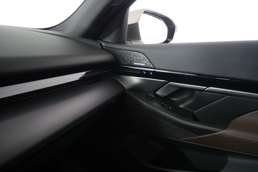 Thumbnail: 2024 BMW 5 Series - 30