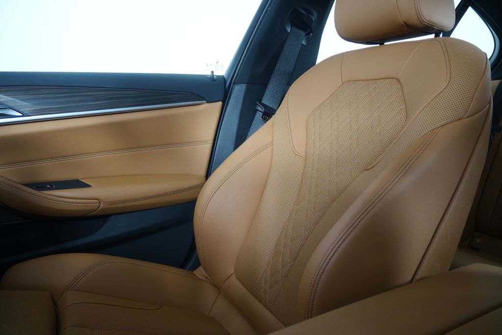 Thumbnail: 2023 BMW 5 Series - 24