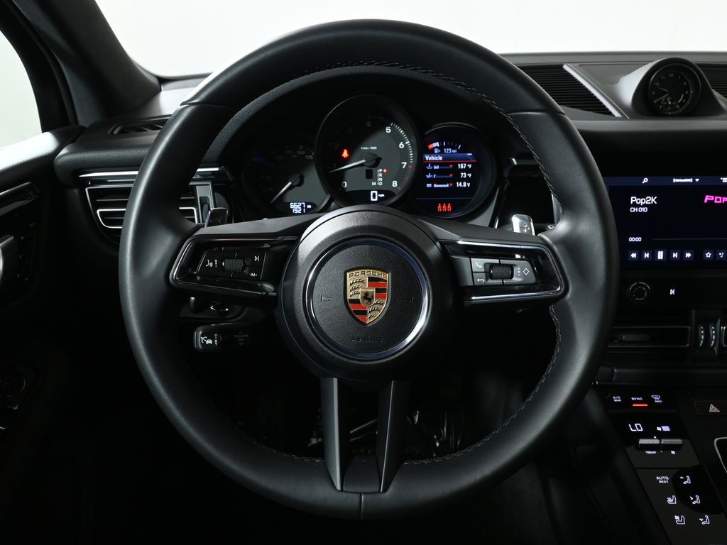 Thumbnail: 2025 Porsche Macan - 17