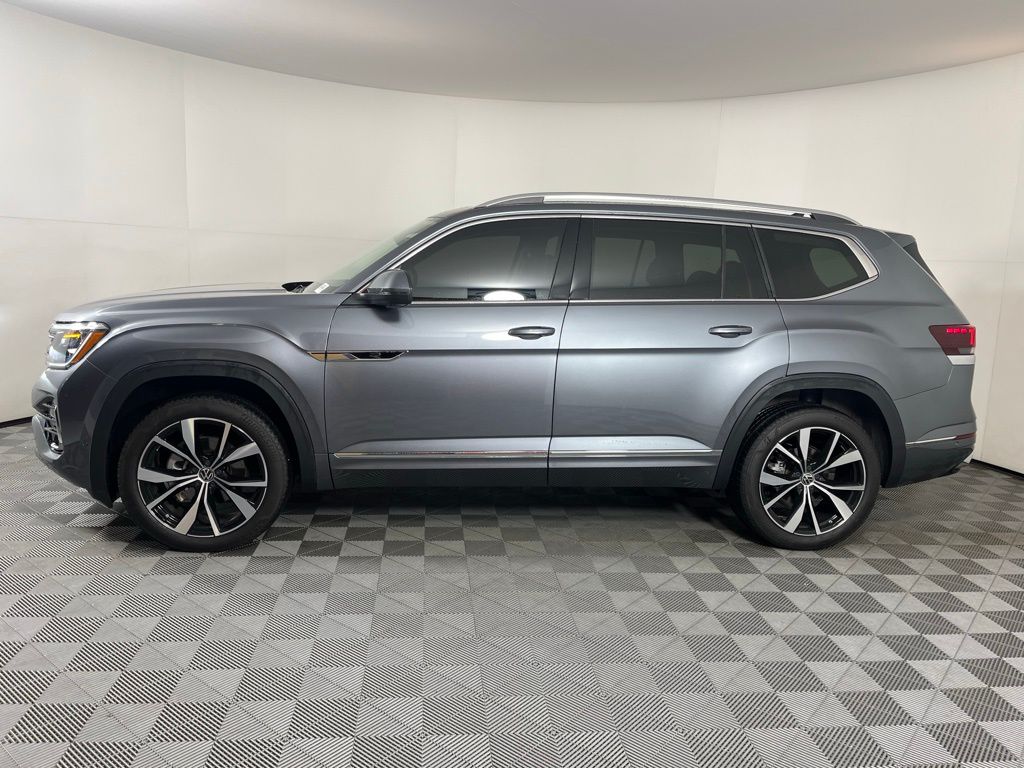 2024 Volkswagen Atlas SEL 2