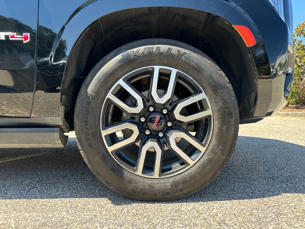 Used 2022 Black GMC AT4 image 6