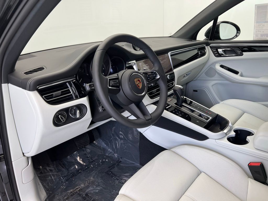 Thumbnail: 2025 Porsche Macan - 4