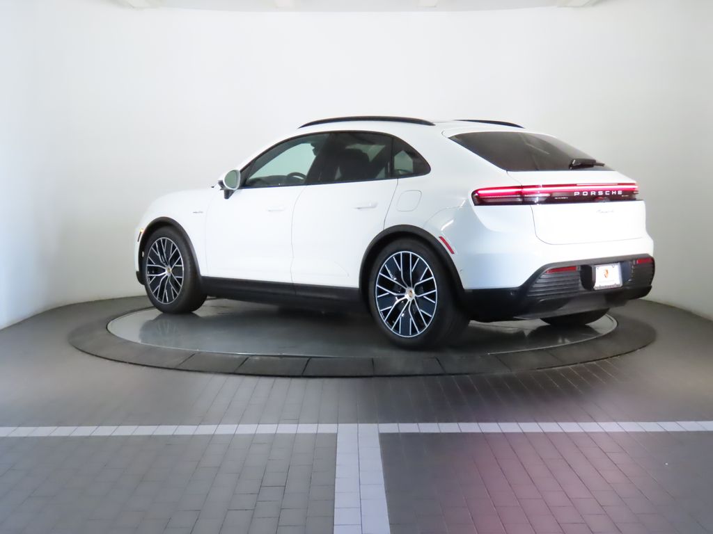 Thumbnail: 2025 Porsche Macan - 3