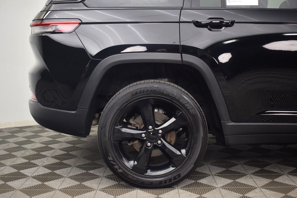 used 2024 Jeep Grand Cherokee car, priced at $32,000
