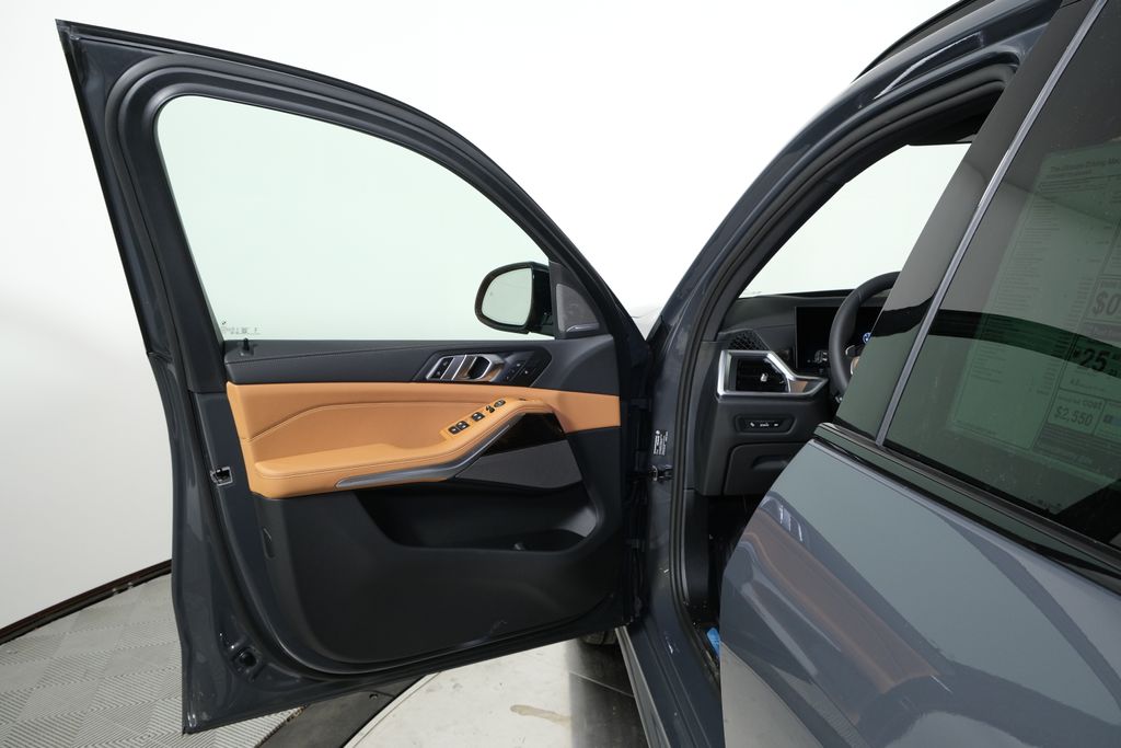 Thumbnail: 2025 BMW X5 - 21