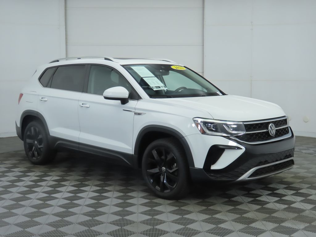 Thumbnail: 2022 Volkswagen Taos - 3