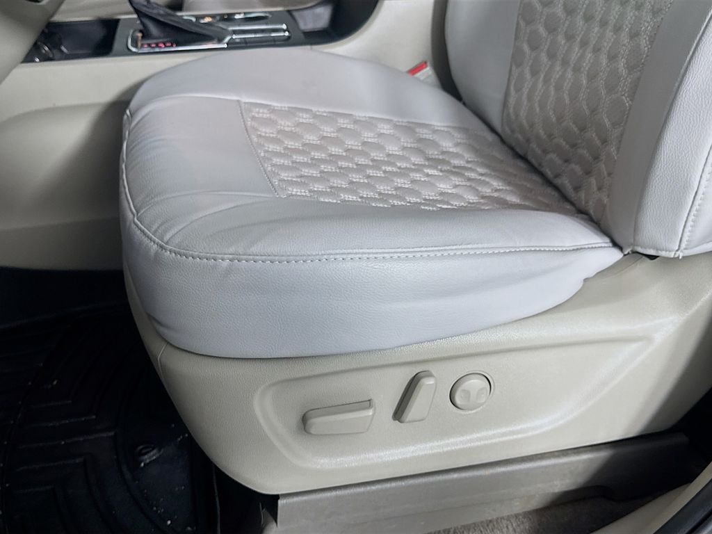 Used Car 2020 Kia Sedona  Lx For Sale Under $20,000 In Austin, Texas