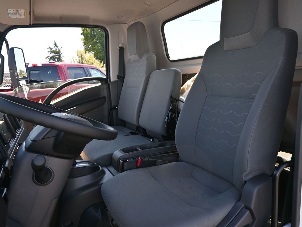2025 Isuzu NRR 