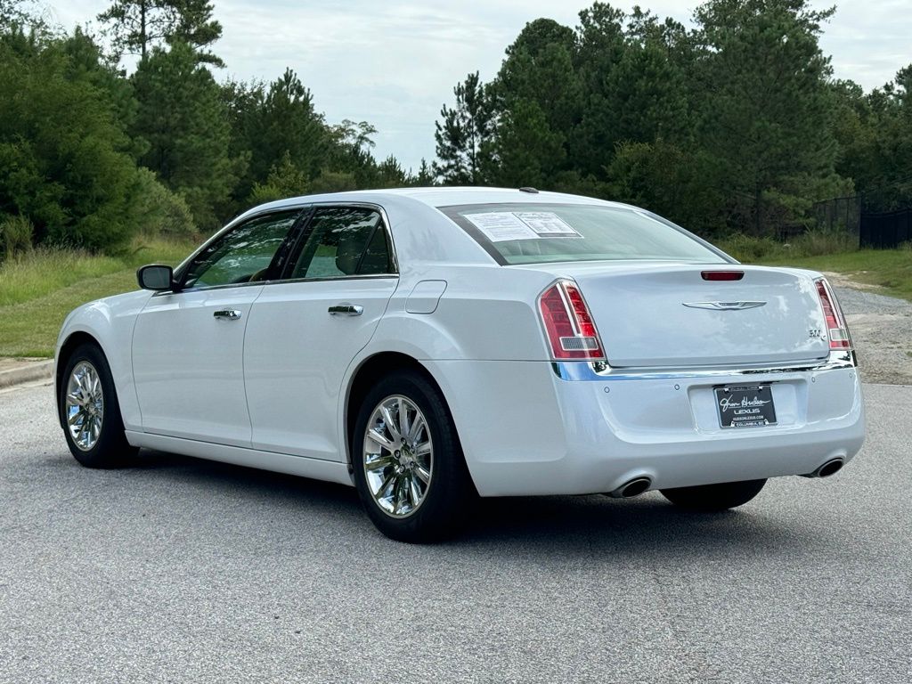 2014 Chrysler 300C Base 11