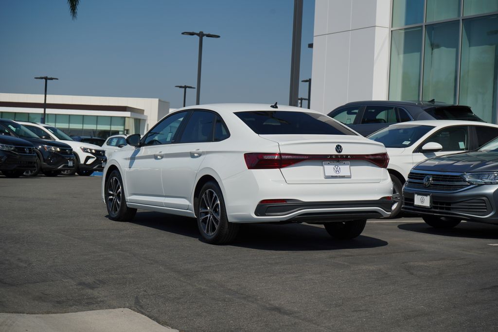 2025 Volkswagen Jetta 1.5T Sport 3