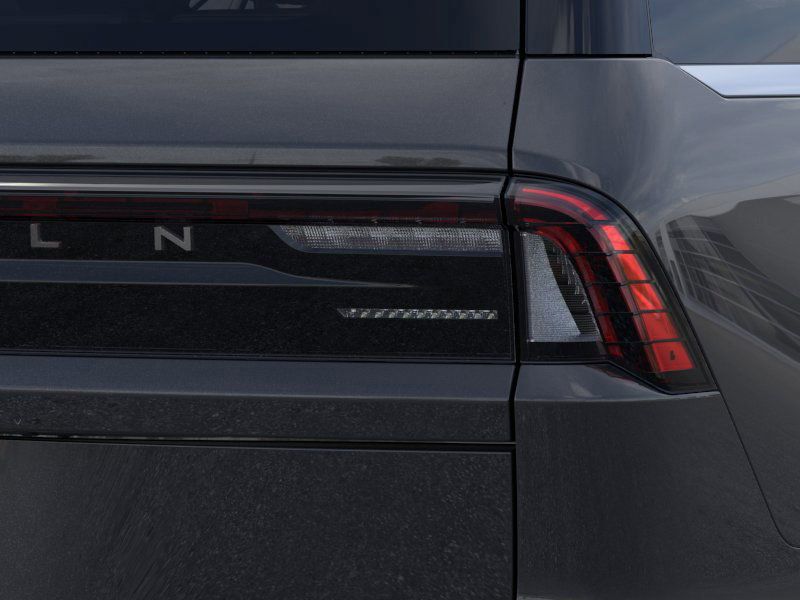 Thumbnail: 2025 Lincoln Navigator - 21