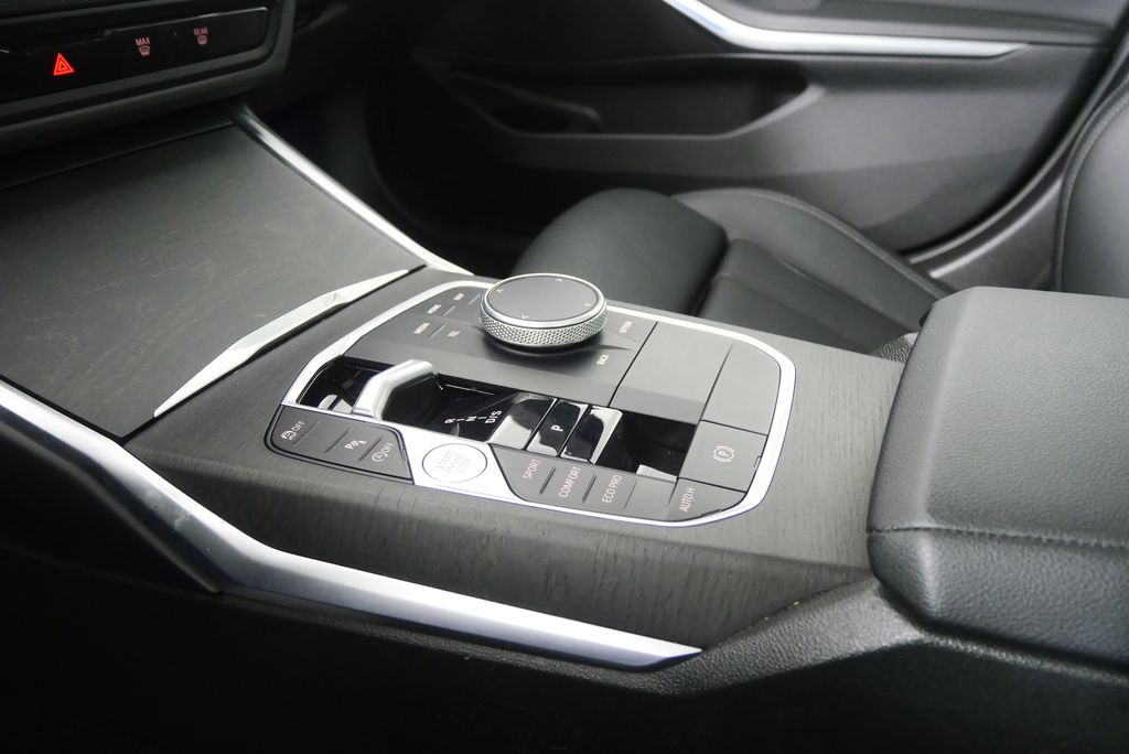 Thumbnail: 2024 BMW 3 Series - 26