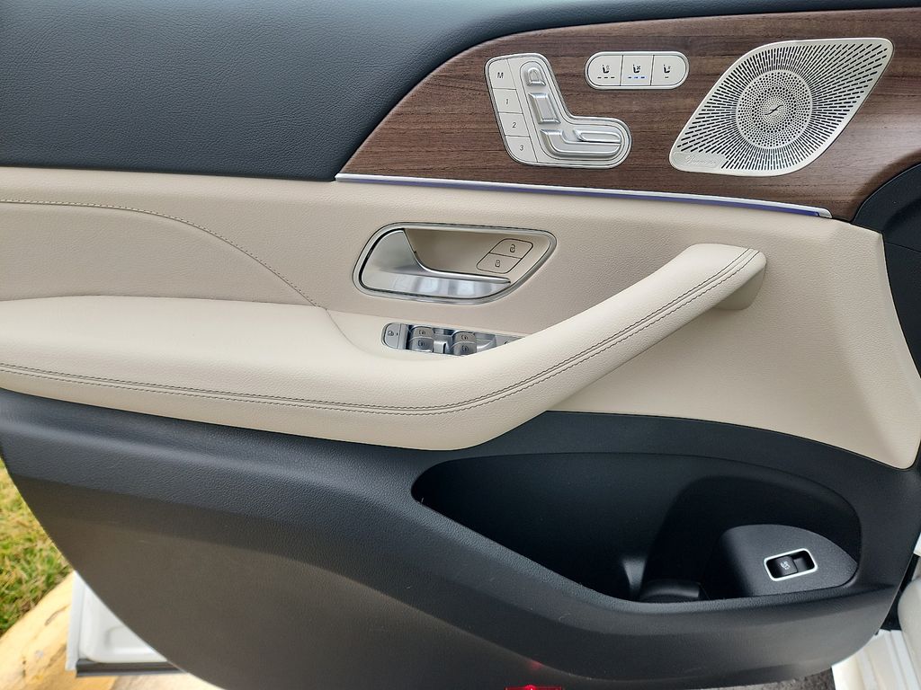 Thumbnail: 2026 Mercedes-Benz GLE - 8