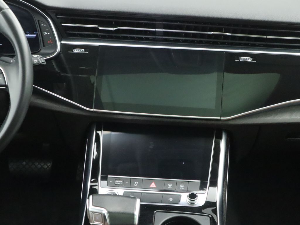 Thumbnail: 2022 Audi Q8 - 14