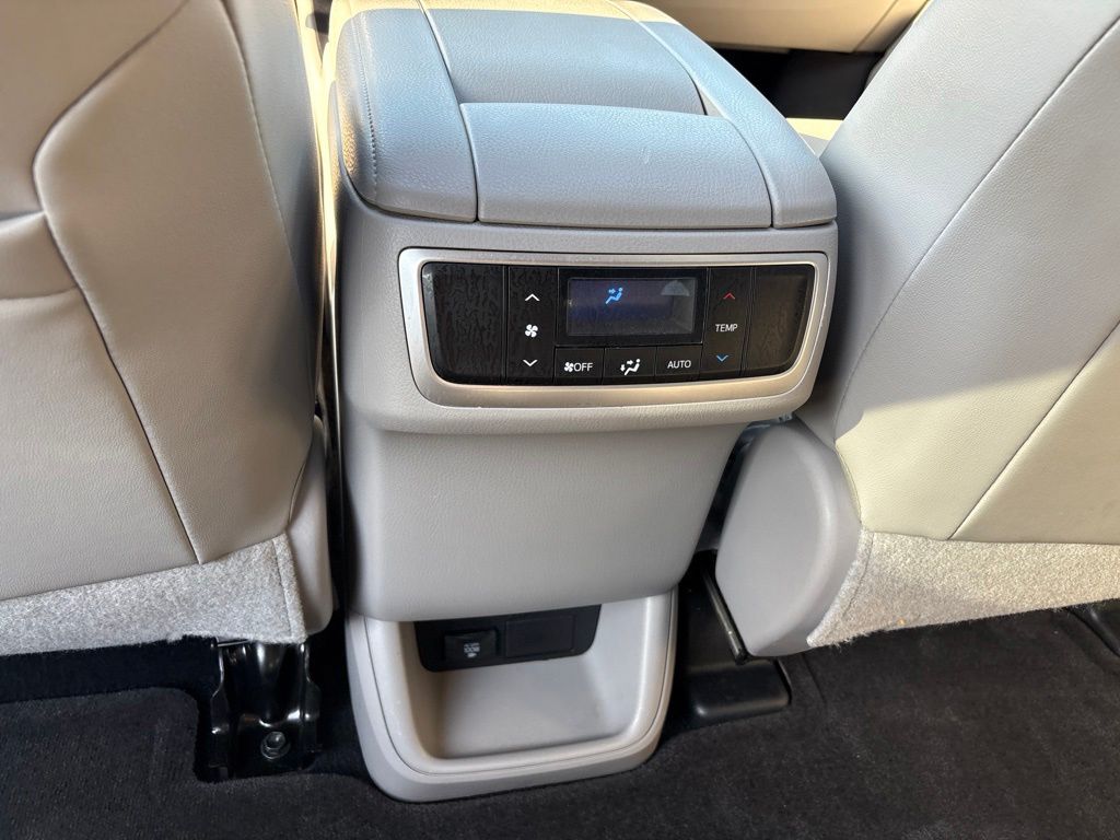 Thumbnail: 2015 Toyota Highlander - 19