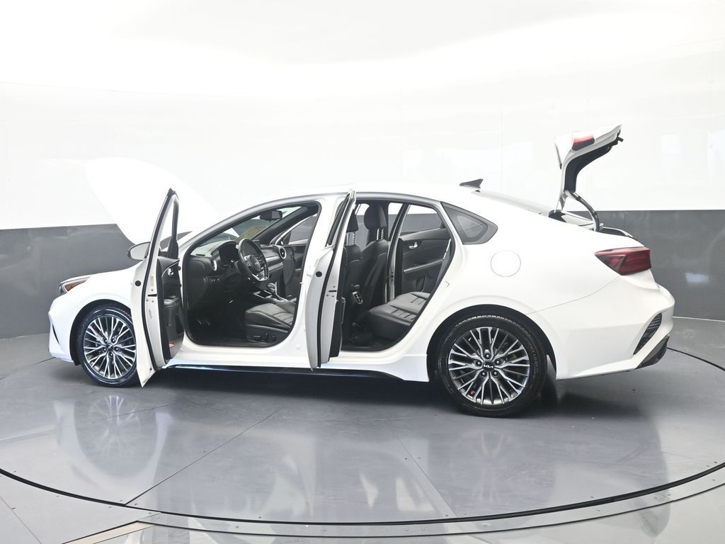 Used 2024 Snow White Pearl Kia GT-Line image 75
