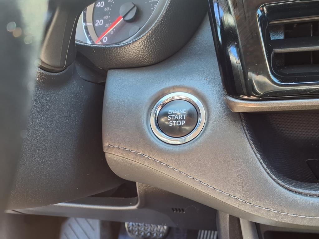 2022 Toyota Highlander LE photo 13