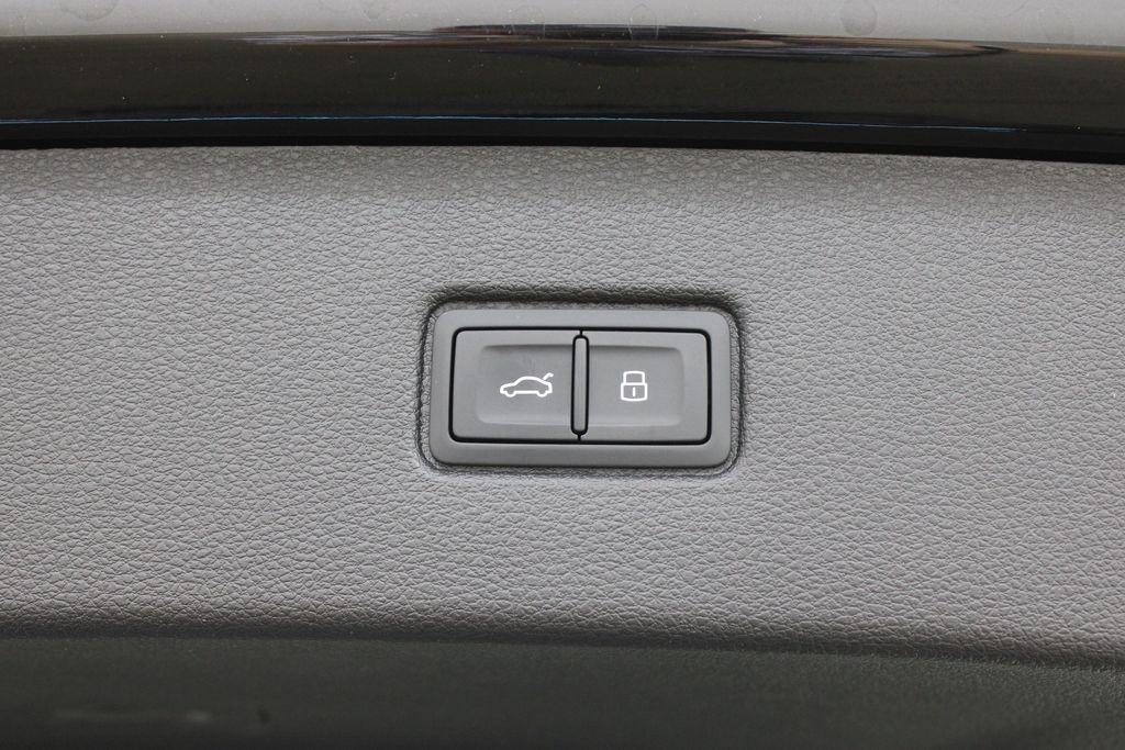 new 2026 Audi Q7 car, priced at $77,040