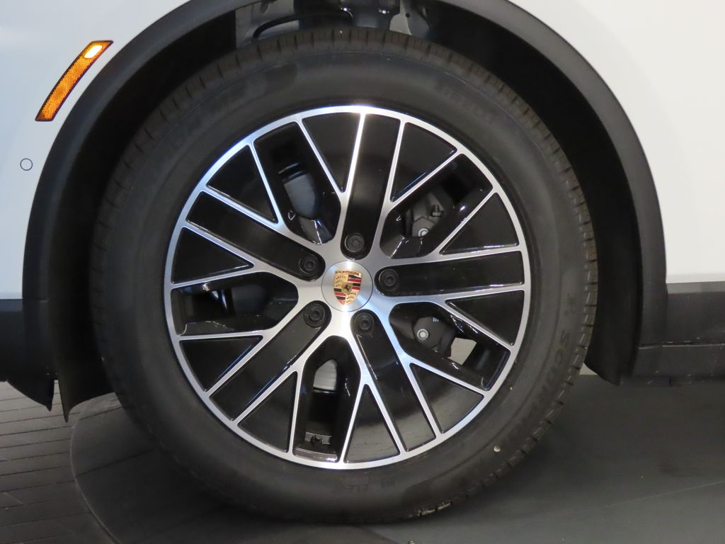Thumbnail: 2026 Porsche Macan - 11