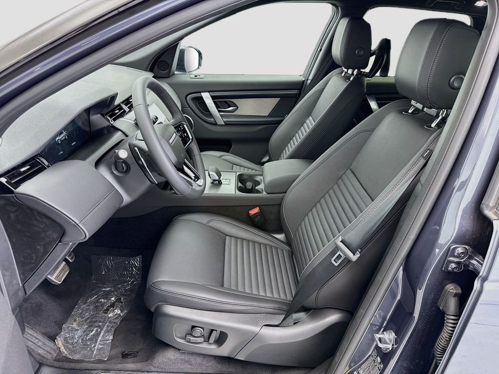 Thumbnail: 2026 Land Rover Discovery Sport - 18