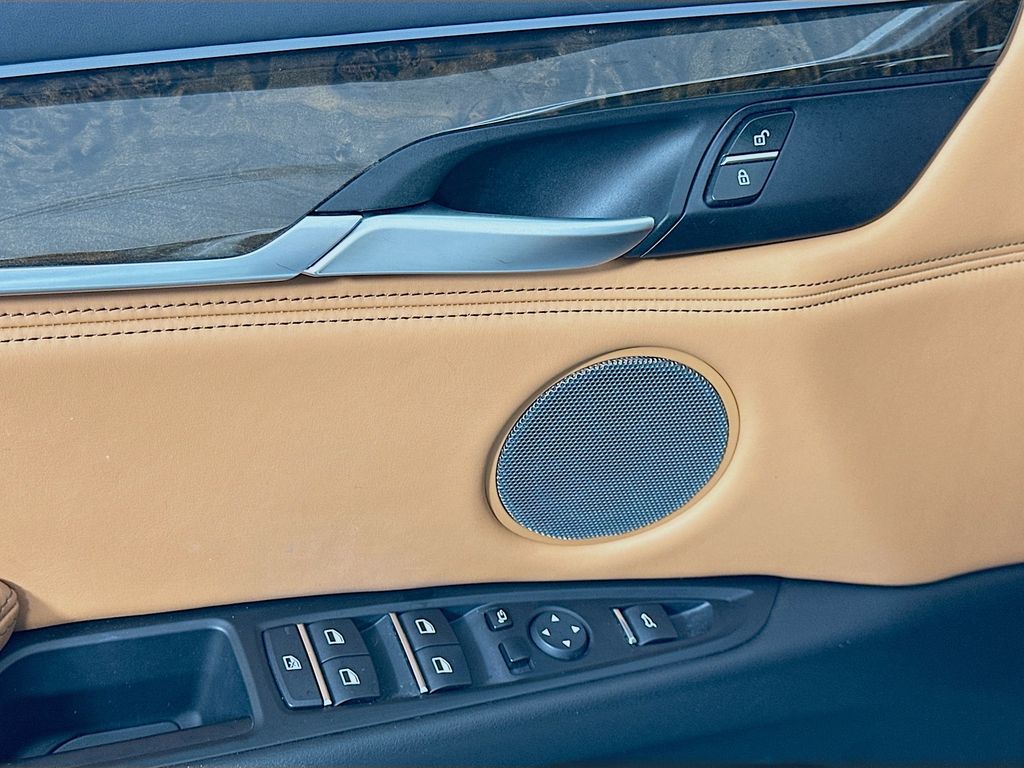 Thumbnail: 2019 BMW X6 - 18