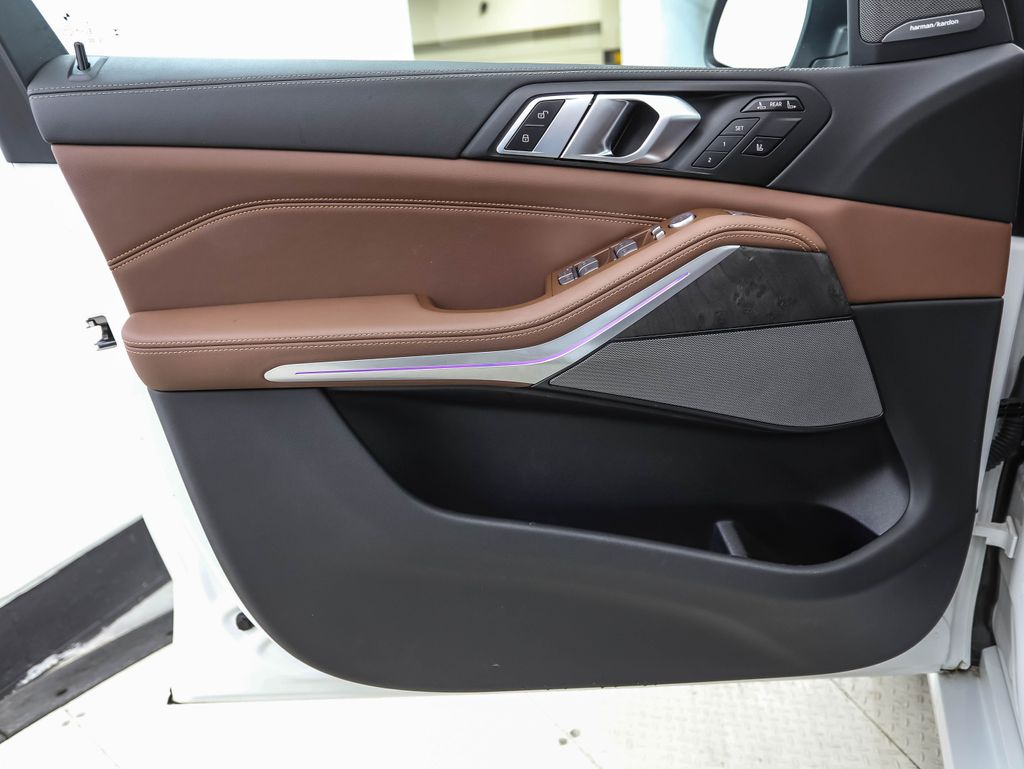 Thumbnail: 2024 BMW X7 - 9