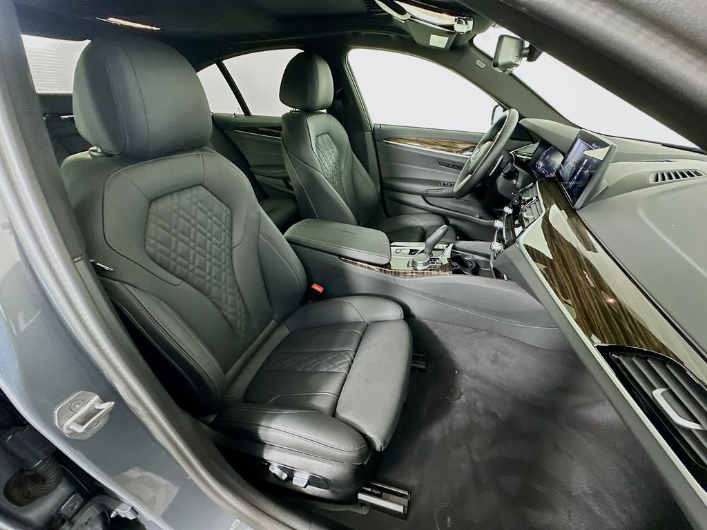 Thumbnail: 2023 BMW 5 Series - 29