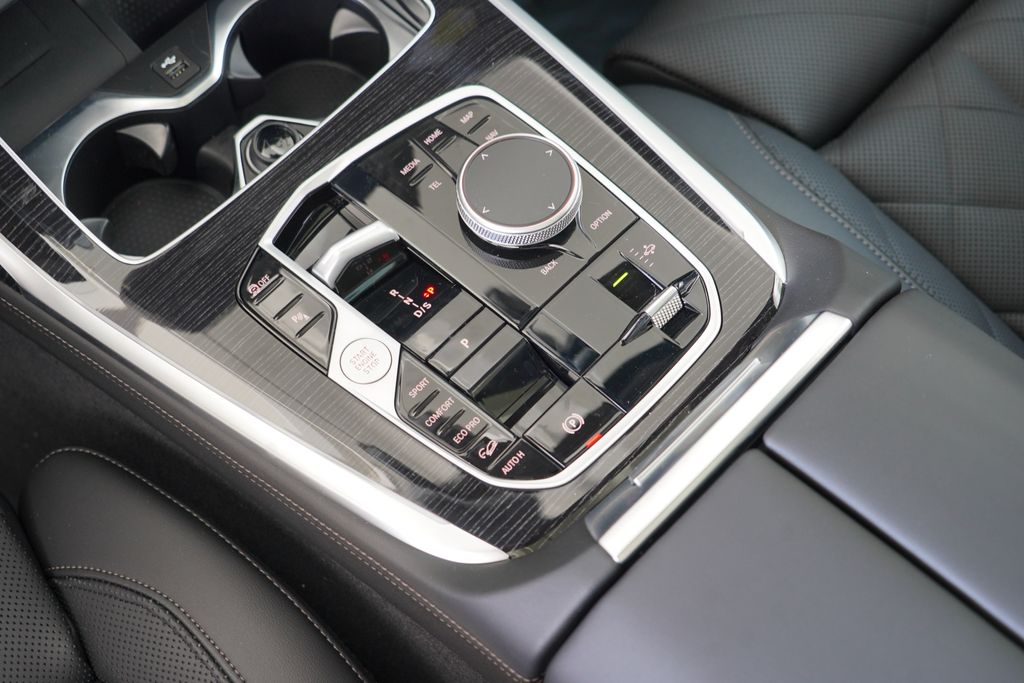Thumbnail: 2027 BMW X7 - 17
