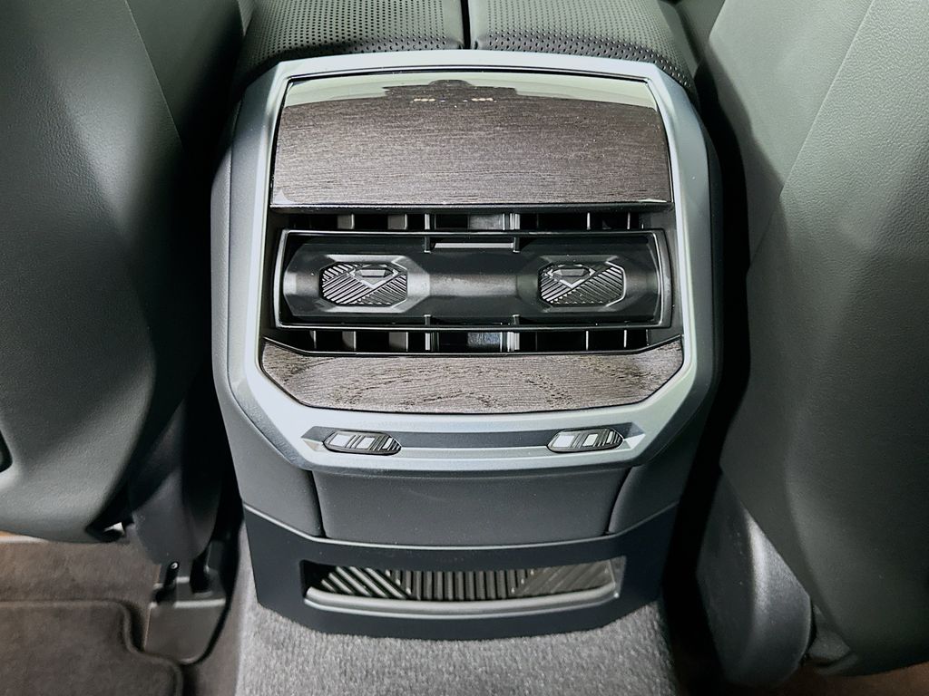 Thumbnail: 2026 BMW i7 - 18