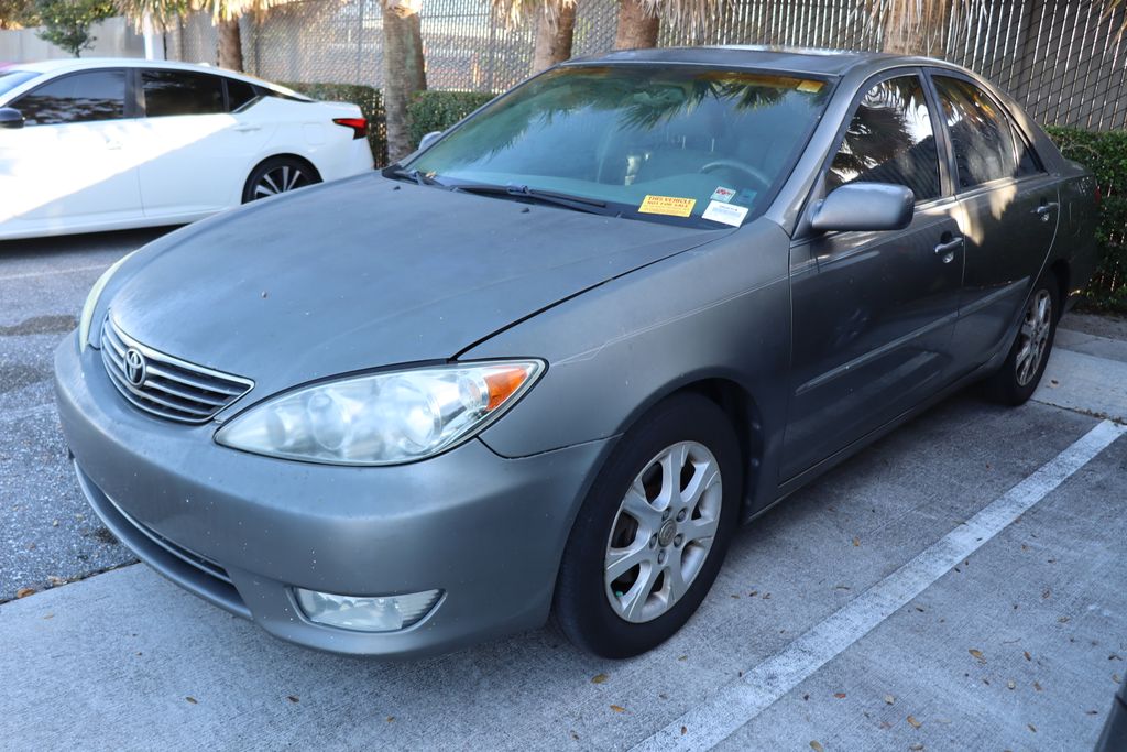 2005 Toyota Camry XLE 2