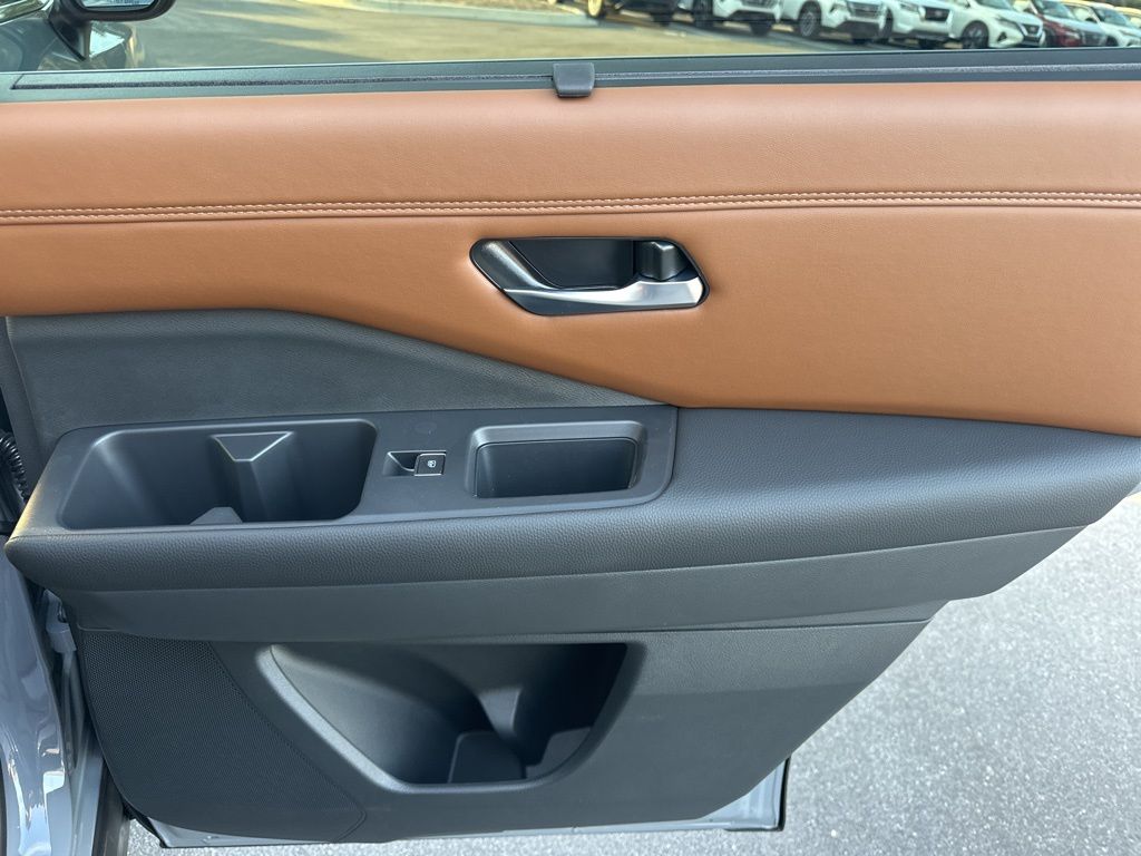 2025 Boulder Gray Pearl Nissan Pathfinder Platinum FWD SUV