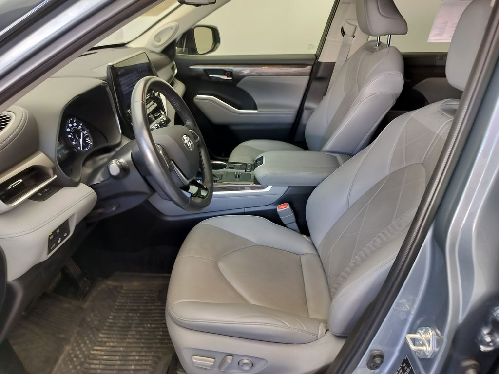 Thumbnail: 2021 Toyota Highlander - 8