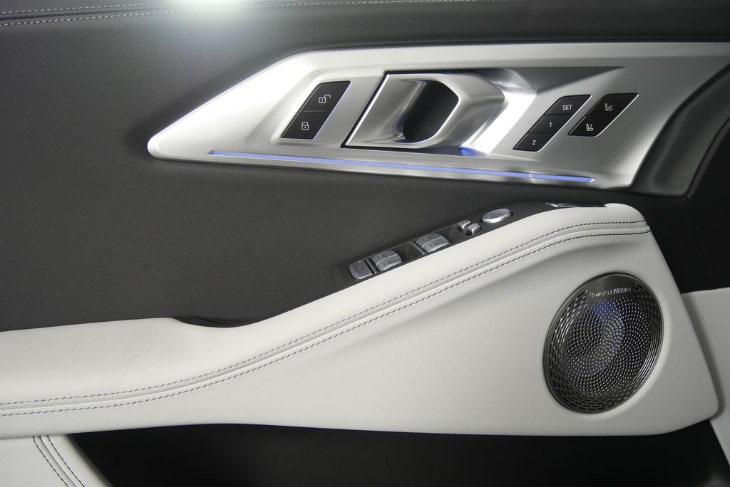 Thumbnail: 2026 BMW XM - 8