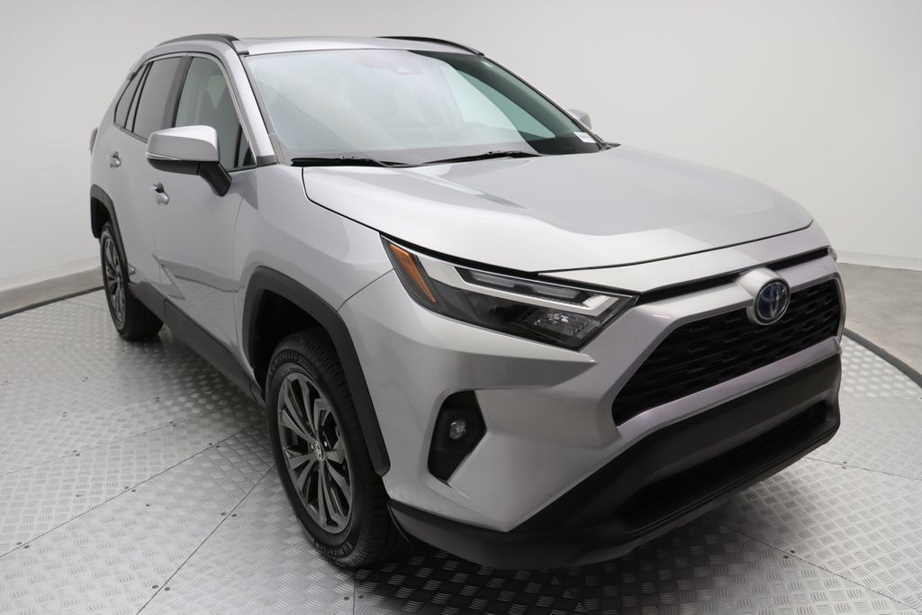 2023 Toyota RAV4 XLE Premium 6