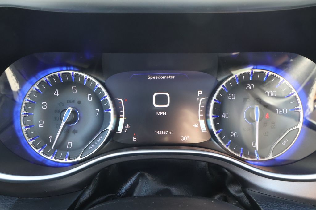 Thumbnail: 2018 Chrysler Pacifica - 25