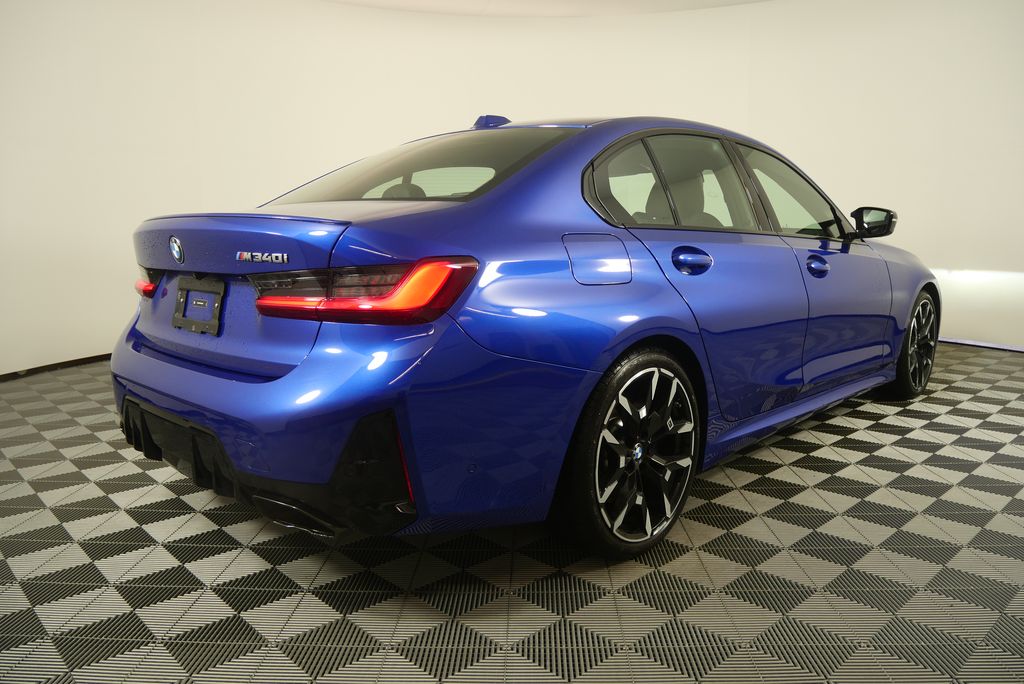 Thumbnail: 2025 BMW 3 Series - 3