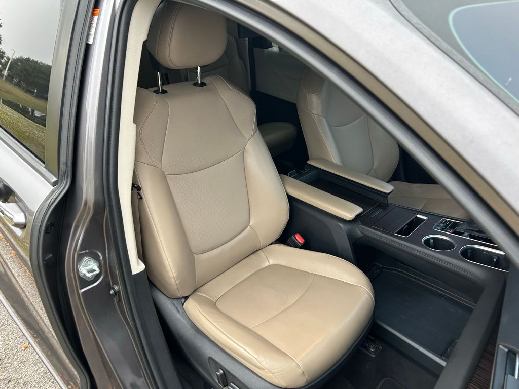 Thumbnail: 2021 Toyota Sienna - 17