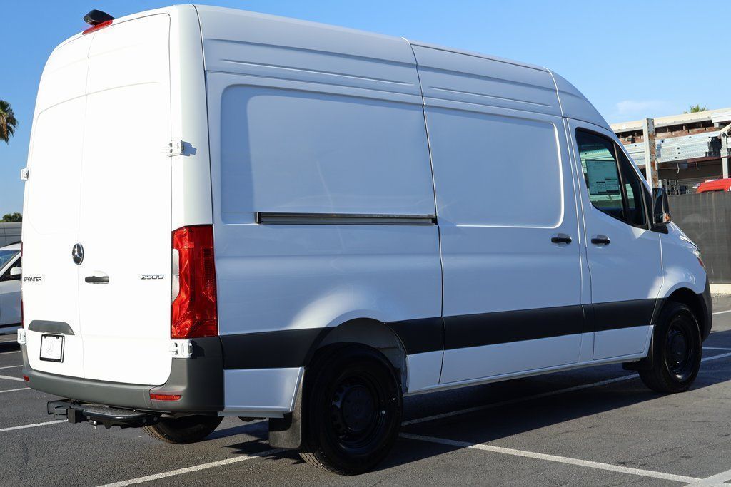 Thumbnail: 2025 Mercedes-Benz Sprinter - 2