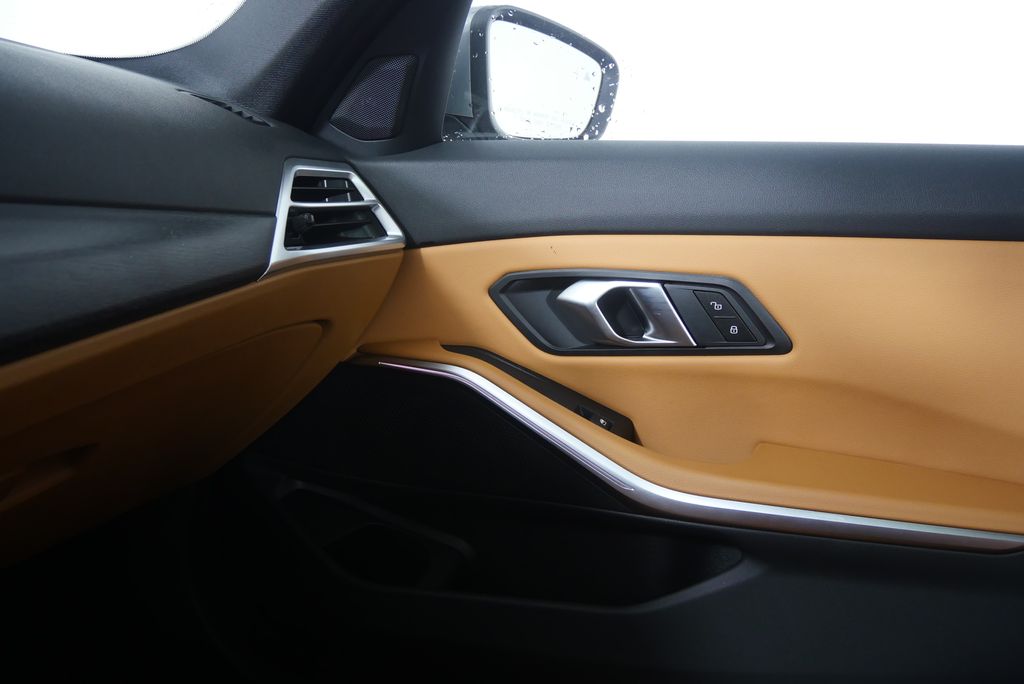 Thumbnail: 2025 BMW 3 Series - 25