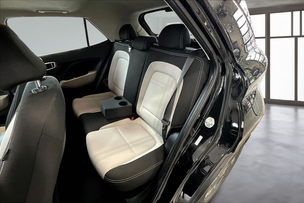 Used 2023 Black Hyundai SEL image 27